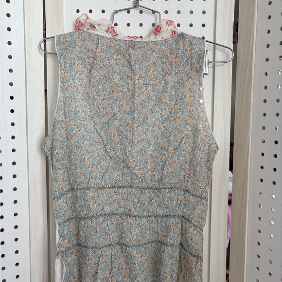 Elegant Floral Ruffle Blouse - Picture 3 of 4